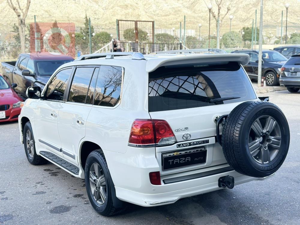 تۆیۆتا لاند کروزەر